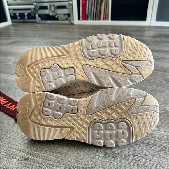 Adidas Nite Jogger
Beyonce Ivy Park Ecru Tint - Picture 4 of 6